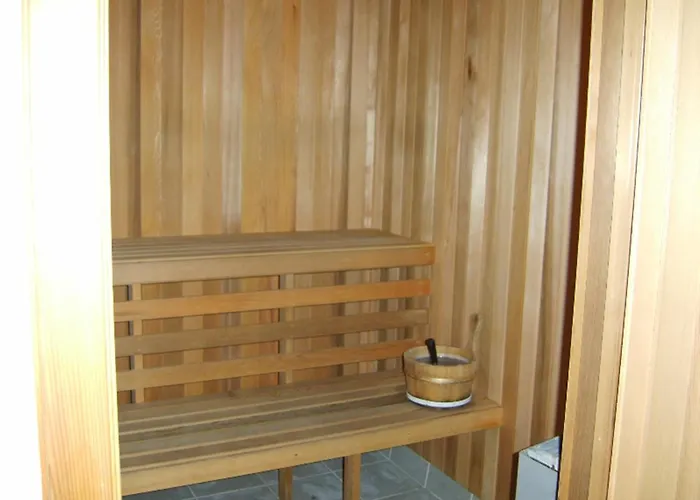 Surfers International Apartments