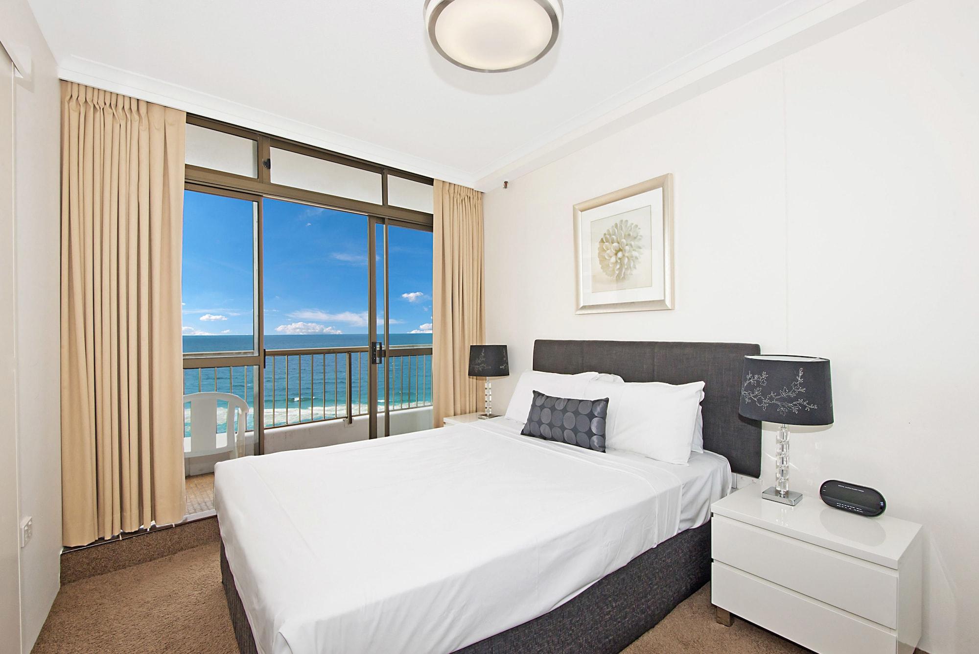 Aparthotel Surfers International 3*