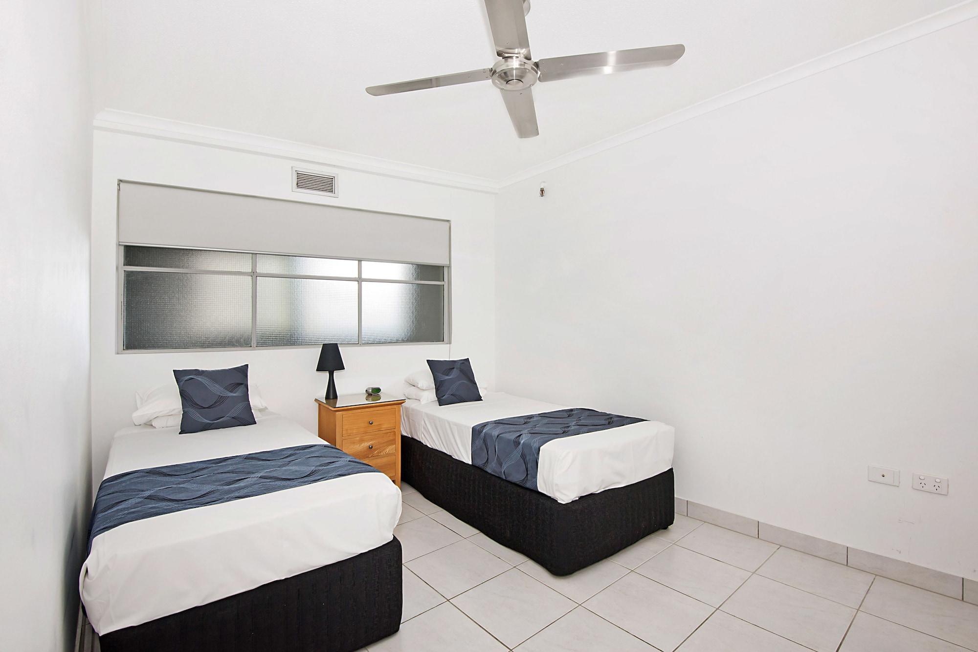 Aparthotel Surfers International 3*
