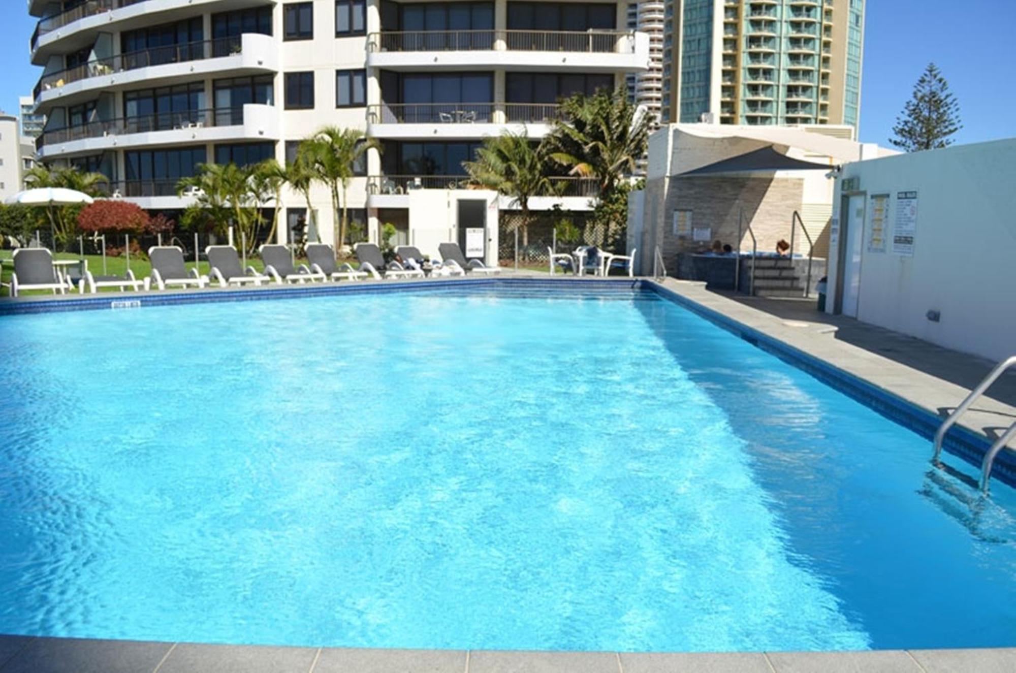Aparthotel Surfers International 3*