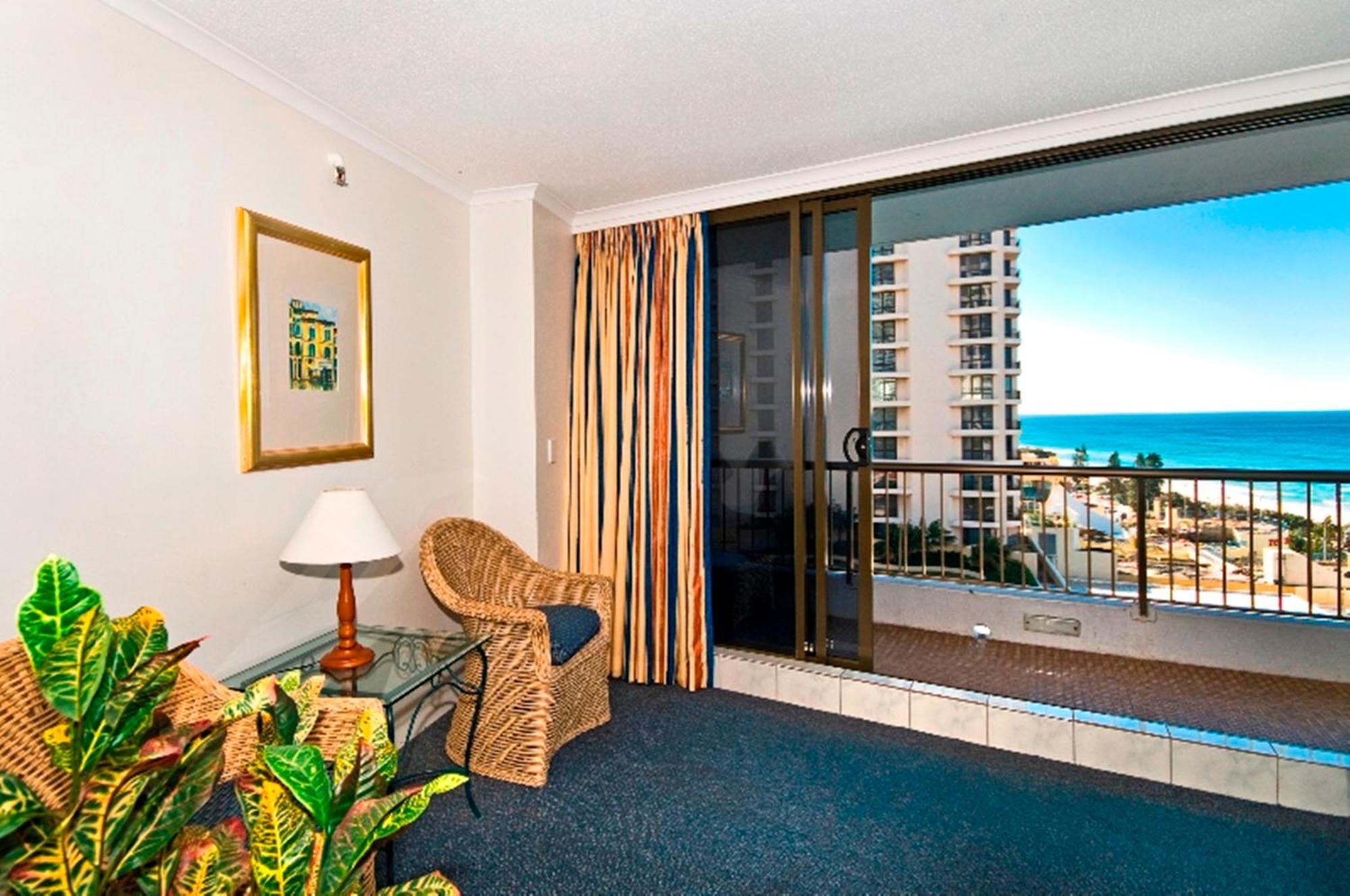 Aparthotel Surfers International 3*