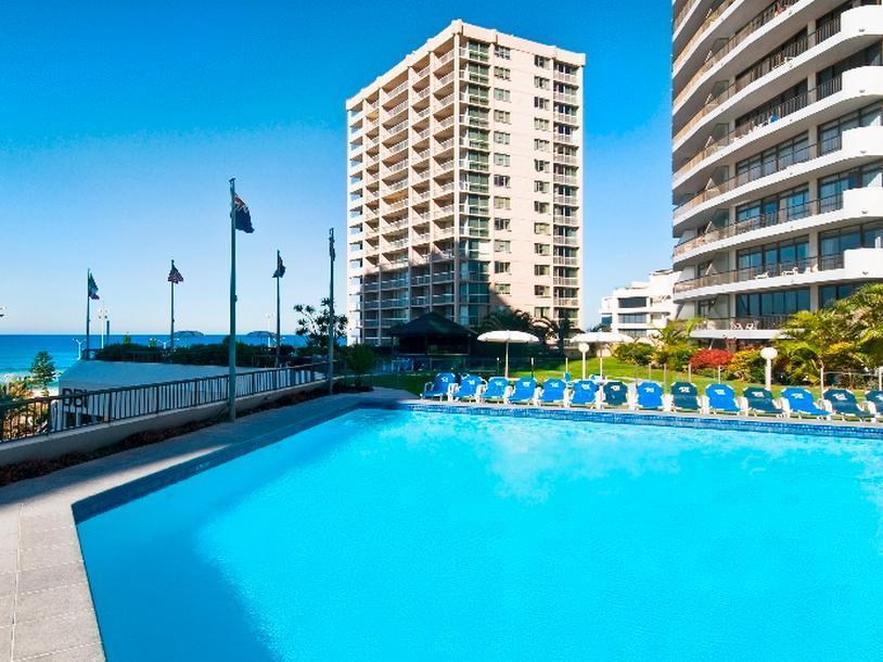 Surfers International 3*