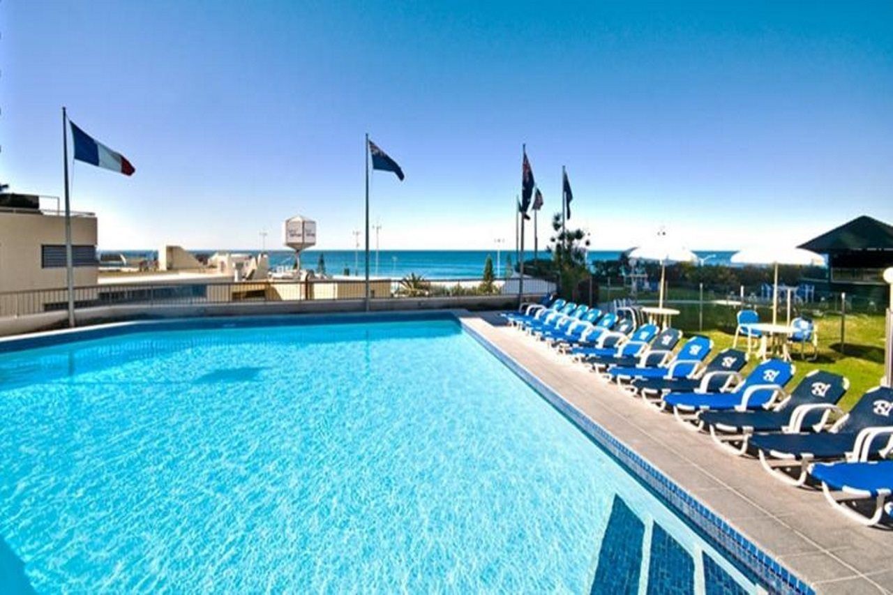 Surfers International Aparthotel 3*
