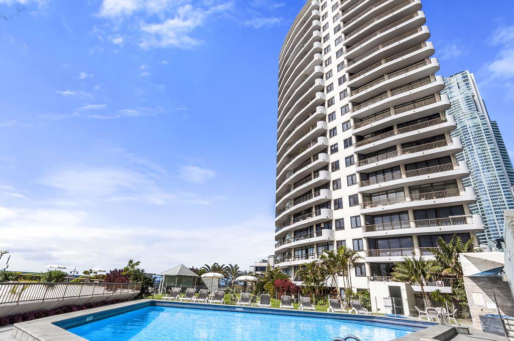 Aparthotel Surfers International 3*