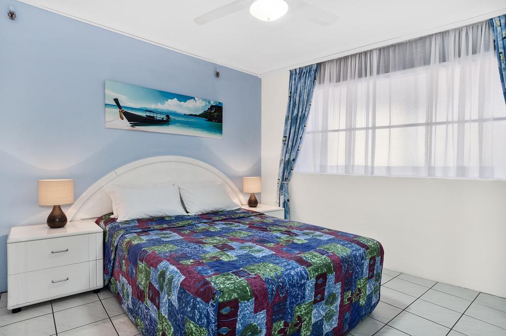 Aparthotel Surfers International 3*